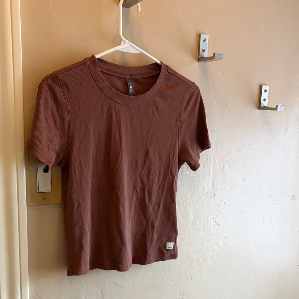 Vuori Clay Short Sleeve Active T-Shirt